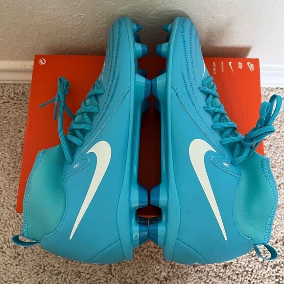 Nike Phantom Luna Club II Soccer Cleats FG/MG - Picture 7 of 9